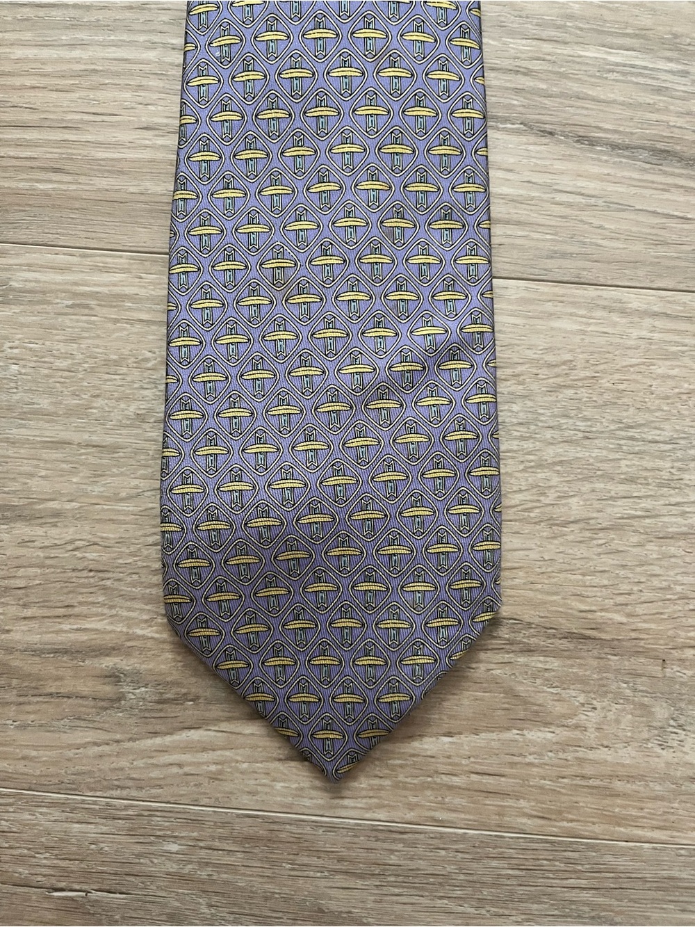 Vineyard Vines Men's UVA Eli Banana Silk Tie - Picture 2 of 6